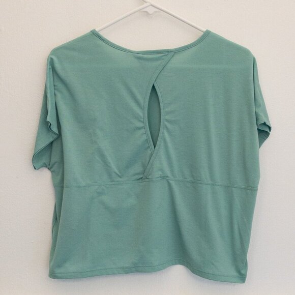 The North Face Women’s Cropped Active Tee Green Medium Open Back Logo Top - Picture 2 of 3